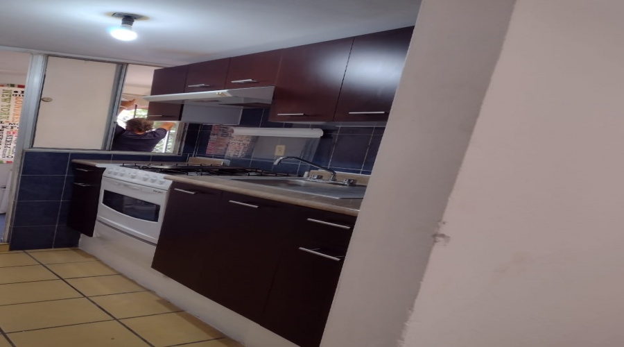 3 RECAMARAS
PLANTA BAJA
MUY COMODO
SALA, COMEDOR, COCINA INTEGRAL Y ESTUFA
ESTACIONAMIENTO CON PROTECCION
TODOS LOS SERVICIOS
PISOS LOSETA Y AZULEJO EN BAÑO