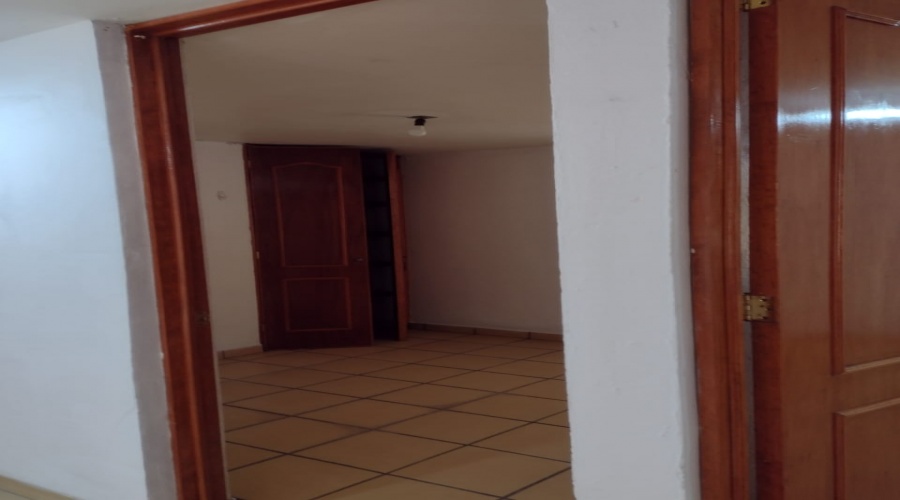 3 RECAMARAS
PLANTA BAJA
MUY COMODO
SALA, COMEDOR, COCINA INTEGRAL Y ESTUFA
ESTACIONAMIENTO CON PROTECCION
TODOS LOS SERVICIOS
PISOS LOSETA Y AZULEJO EN BAÑO