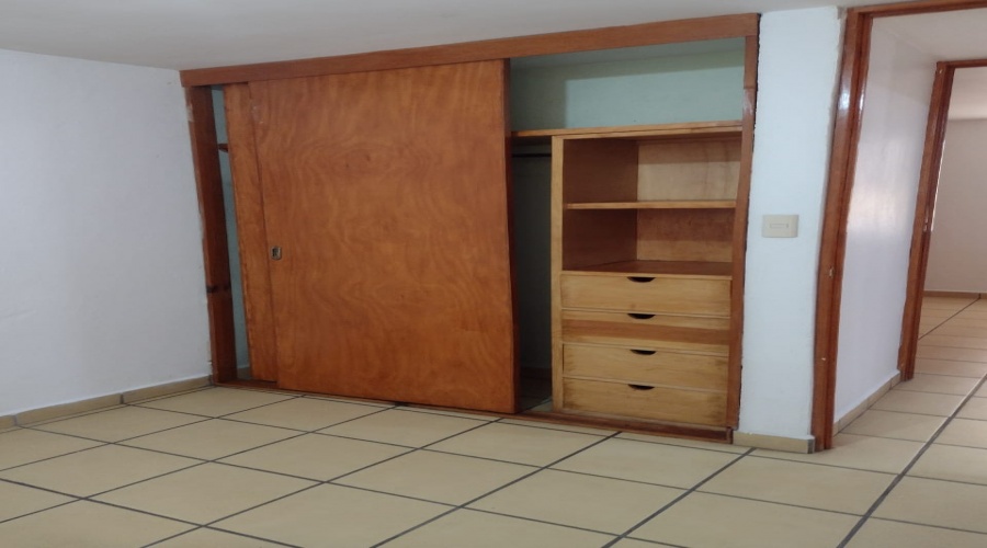 3 RECAMARAS
PLANTA BAJA
MUY COMODO
SALA, COMEDOR, COCINA INTEGRAL Y ESTUFA
ESTACIONAMIENTO CON PROTECCION
TODOS LOS SERVICIOS
PISOS LOSETA Y AZULEJO EN BAÑO